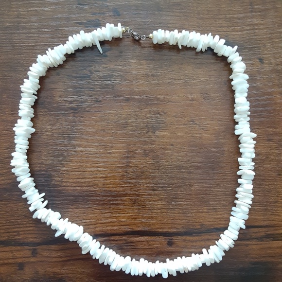 Chipshell Necklace - Picture 1 of 5